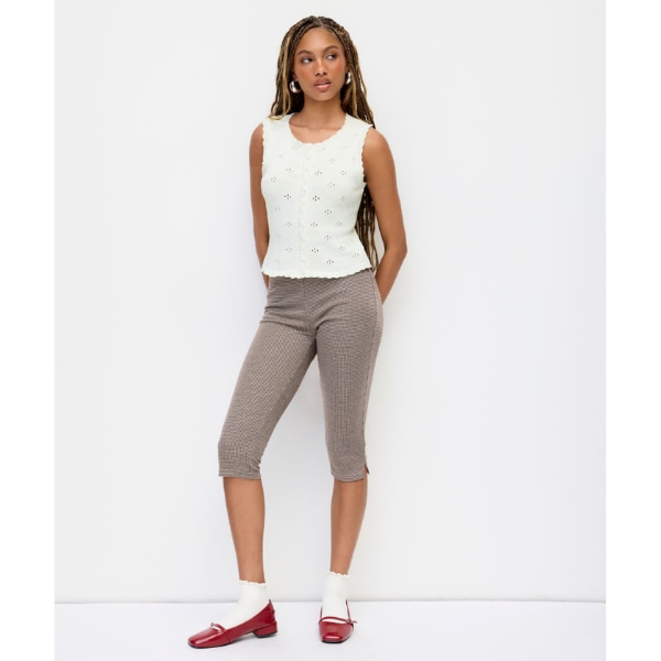 Cider Houndstooth Mid Rise Capri Pants, ₹1,828