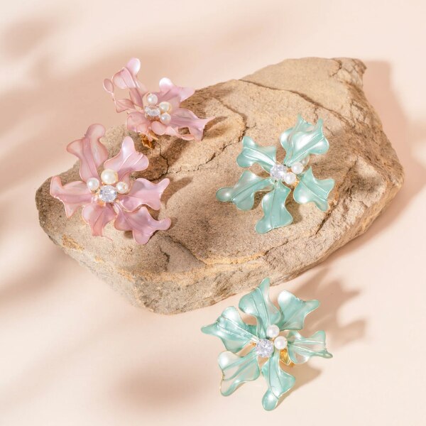 Floristaa Tiana Hair Pins Set of 2, ₹1,700