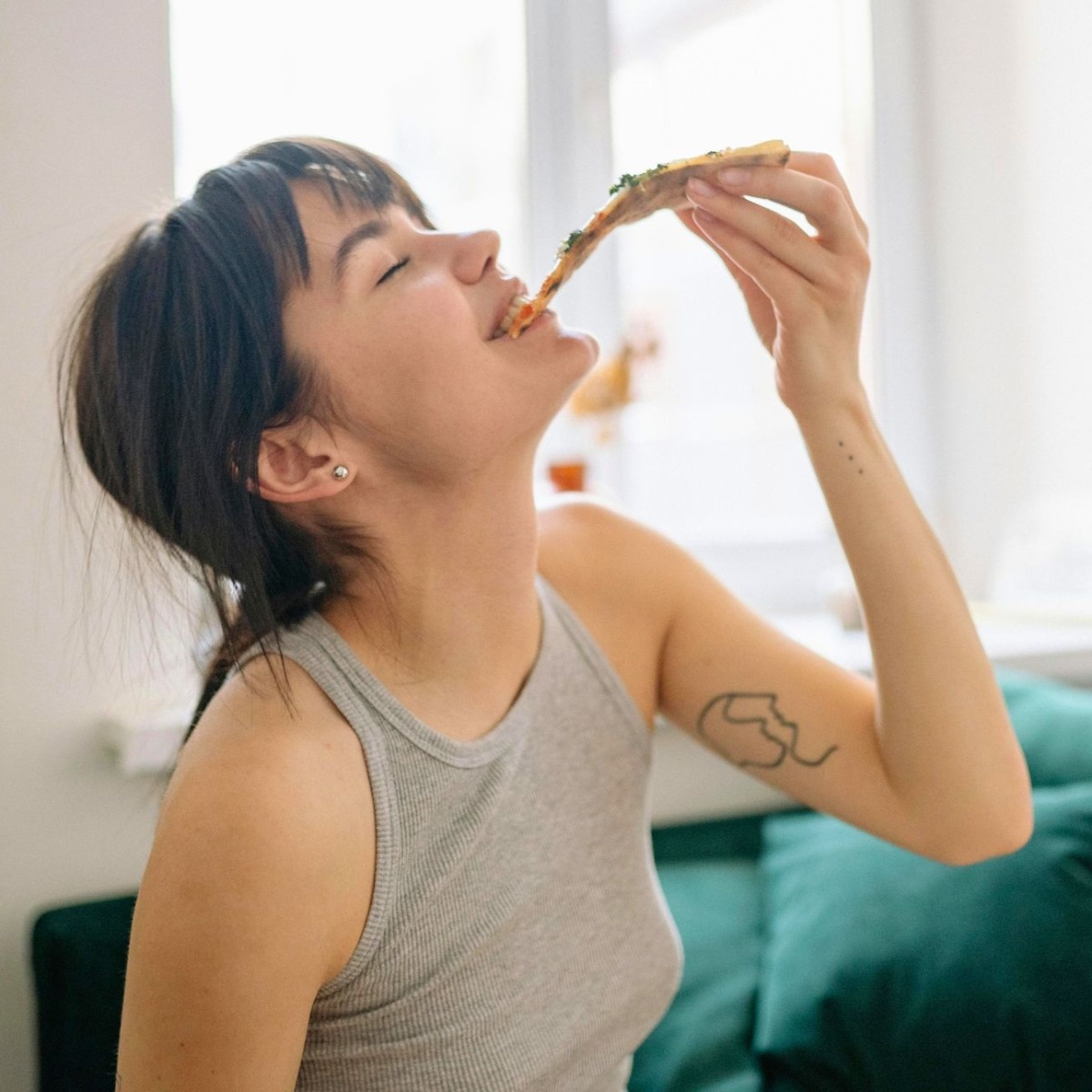 9 everyday habits that could be why you bloat after eating