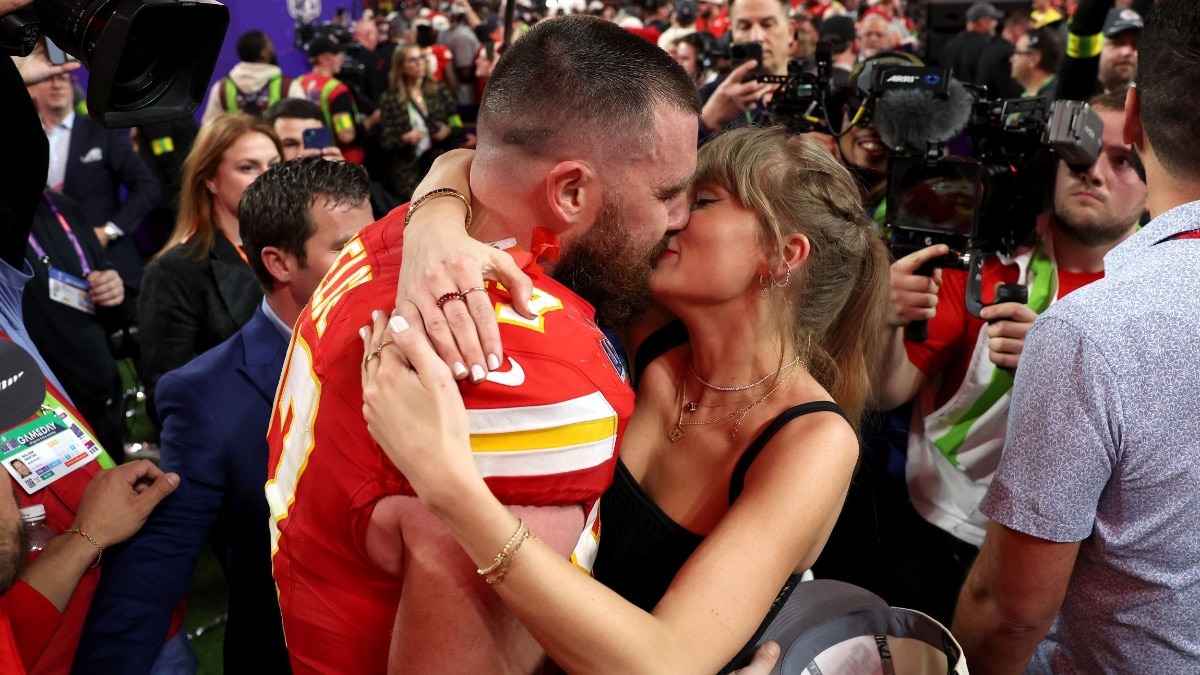 Taylor Swift finally posted couple pics with Travis Kelce… and yup, they’re engagement photos
