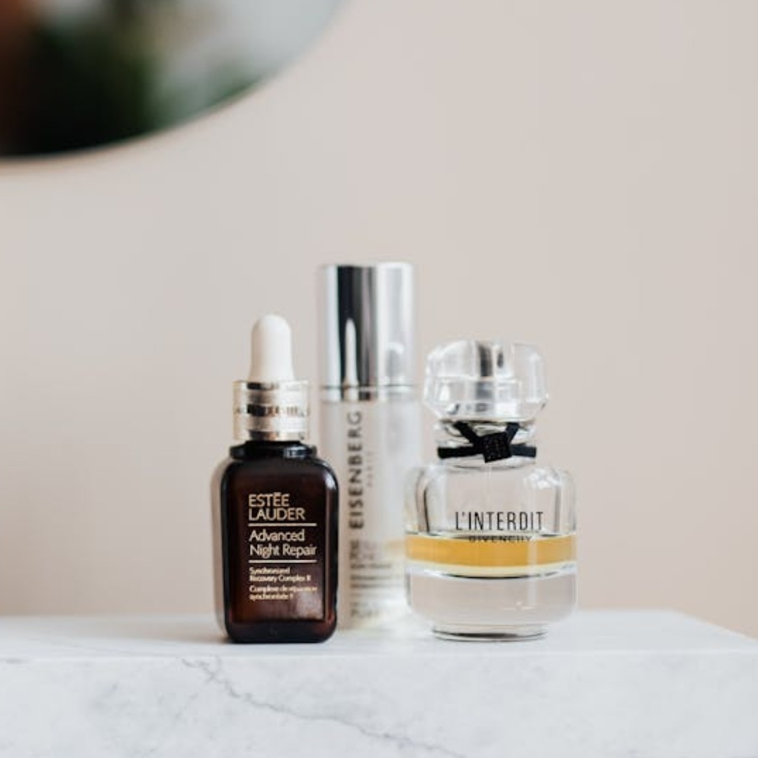 What your Hinge shelfie secretly says about your love life