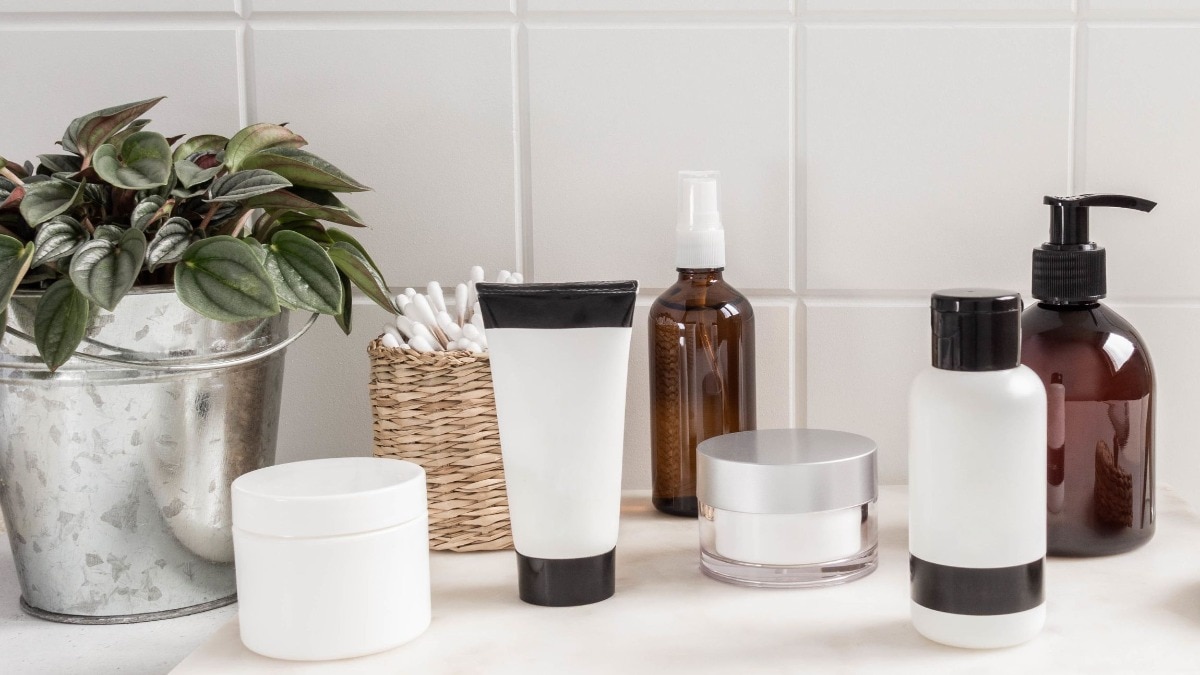 What your Hinge shelfie secretly says about your love life
