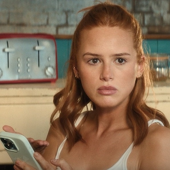 Great “text chemistry” is the new love language of Gen Z dating—but almost no one’s fluent in it