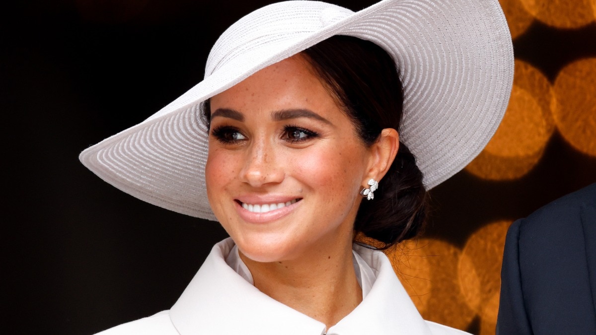 'Cloud Dancer' accessories that must be a part of your soft-girl aesthetic