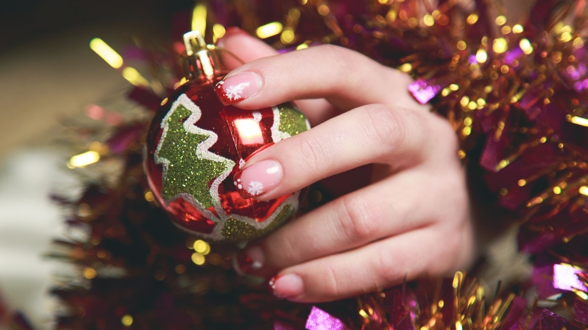 The cutest festive manicure ideas that will match every holiday mood