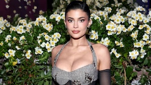 The Cosmo-approved holiday beauty list to help you glow through party season The Cosmo-approved holiday beauty list to help you glow through party season