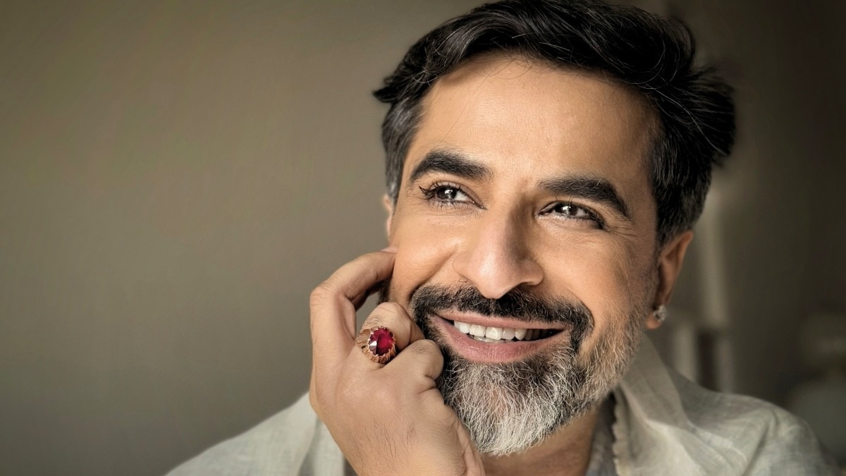 Suvir Saran would like you to clean your glasses