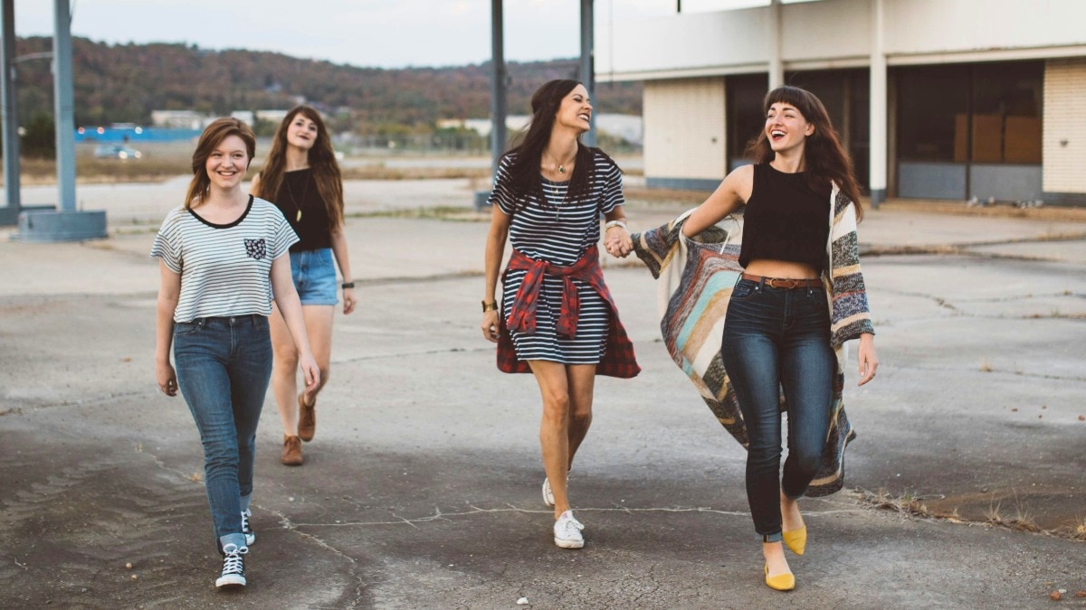 12 friendship apps that can actually help you meet new people as an adult