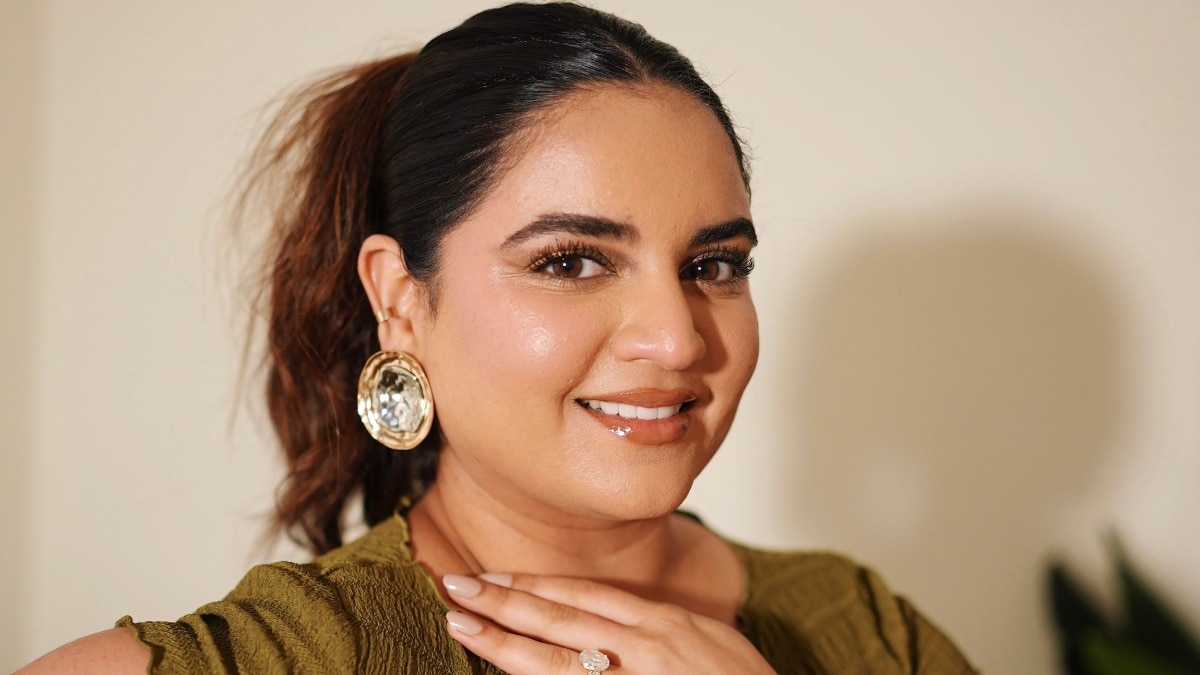 Get Prableen Kaur Bhomrah’s coveted glass skin look with this effortless, hydration-first guide   