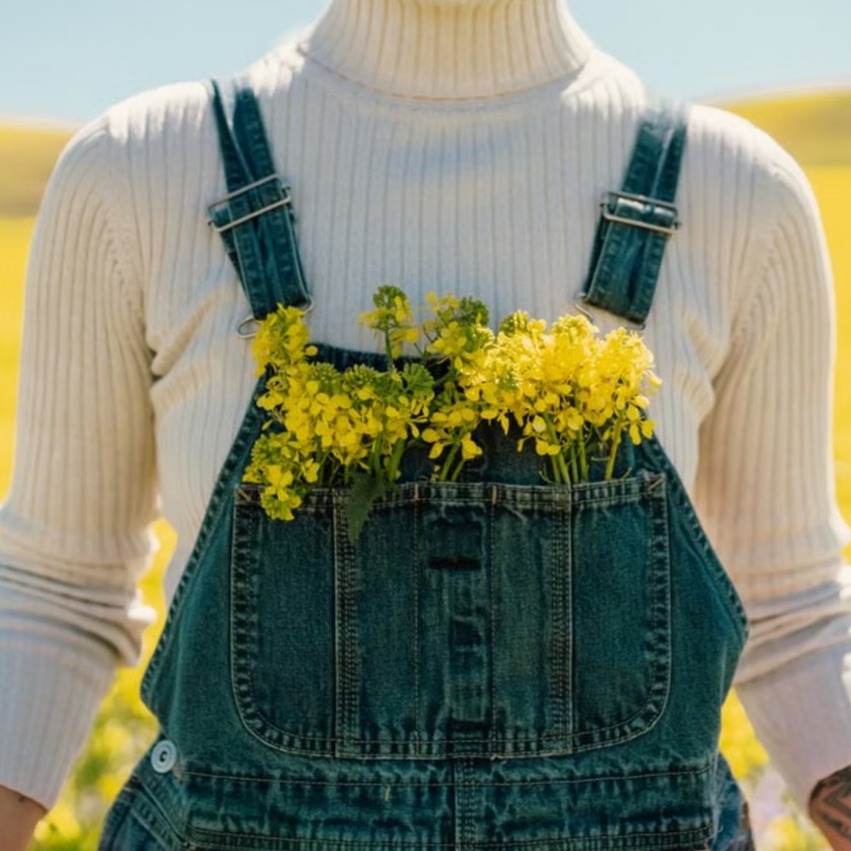 The farmcore fashion trend is giving city girls a countryside style makeover