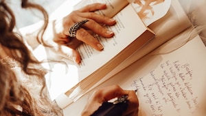 Could your handwriting reflect the way you move through relationships? Could your handwriting reflect the way you move through relationships?