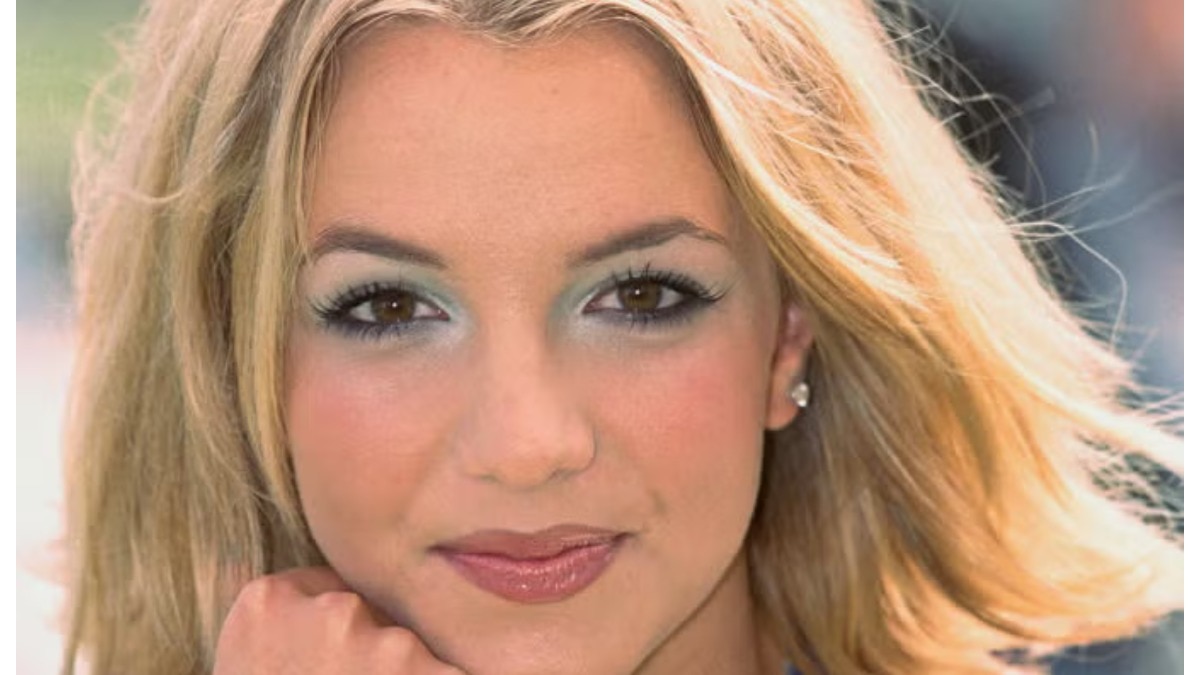 4 early-2000s makeup trends that are back—with a modern twist