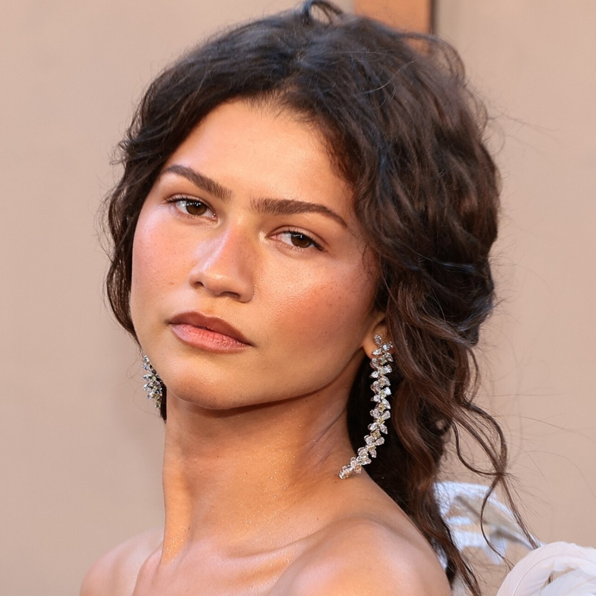 Meet anti-blush, stained glass lips, and 4 other trending makeup looks for fall