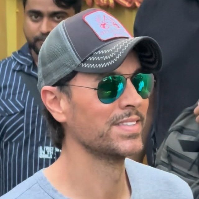 Enrique Iglesias is in India—and our teenage hearts just skipped a beat