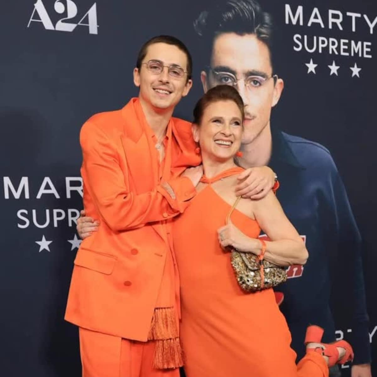 Timothée Chalamet and his mom just won the 'Marty Supreme' red carpet in matching orange Timothée Chalamet and his mom just won the 'Marty Supreme' red carpet in matching orange