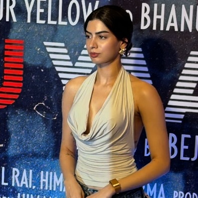Khushi Kapoor's understated glam, but make it red-carpet ready