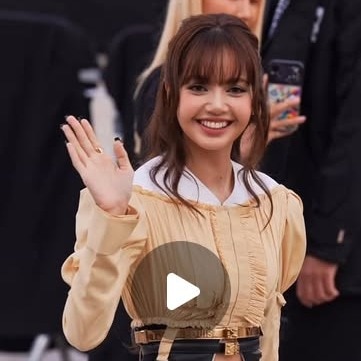 Lisa is out here living her main character moment