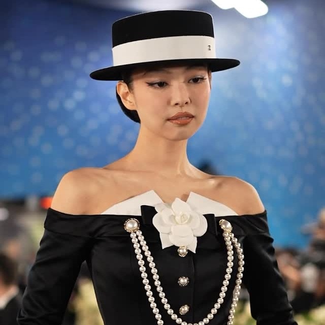 Jennie continues to define global pop and fashion