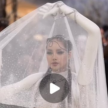 Lisa turns the Met Gala into a living installation in Robert Wun couture