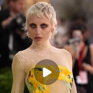 Emma Chamberlain turns fashion into art at the Met Gala