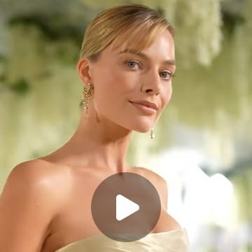 Margot Robbie returns to the Met Gala in Chanel couture