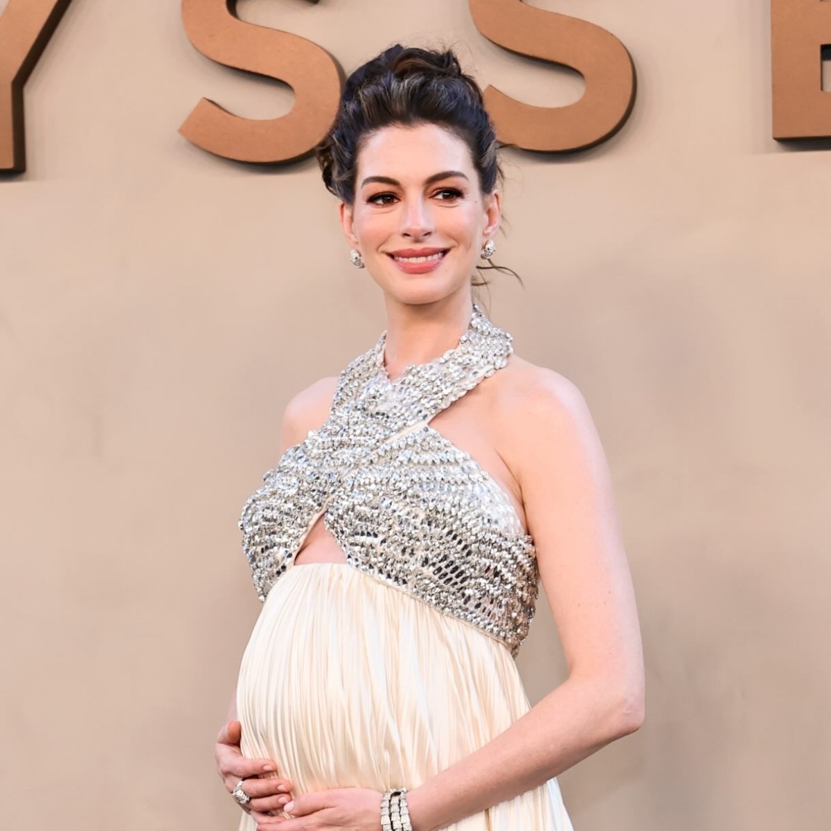 Anne Hathaway just reminded us why she's the queen of effortless glamour