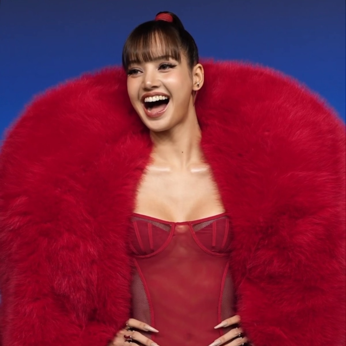 Lisa made a case for going head-to-toe red at the VMAs