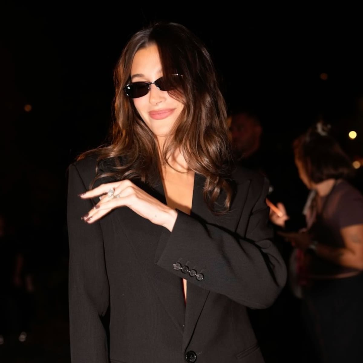 Hailey Bieber makes all-black look anything but boring Hailey Bieber makes all-black look anything but boring