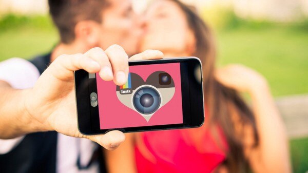 Why Do We Simultaneously Feel Happy and Sad When We See Celeb Couples Indulge in PDA? Why Do We Simultaneously Feel Happy and Sad When We See Celeb Couples Indulge in PDA?