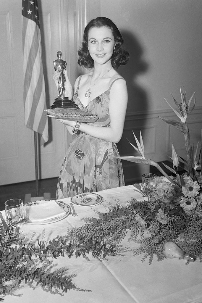2. 1940 Vivien Leigh’s relaxed curls.