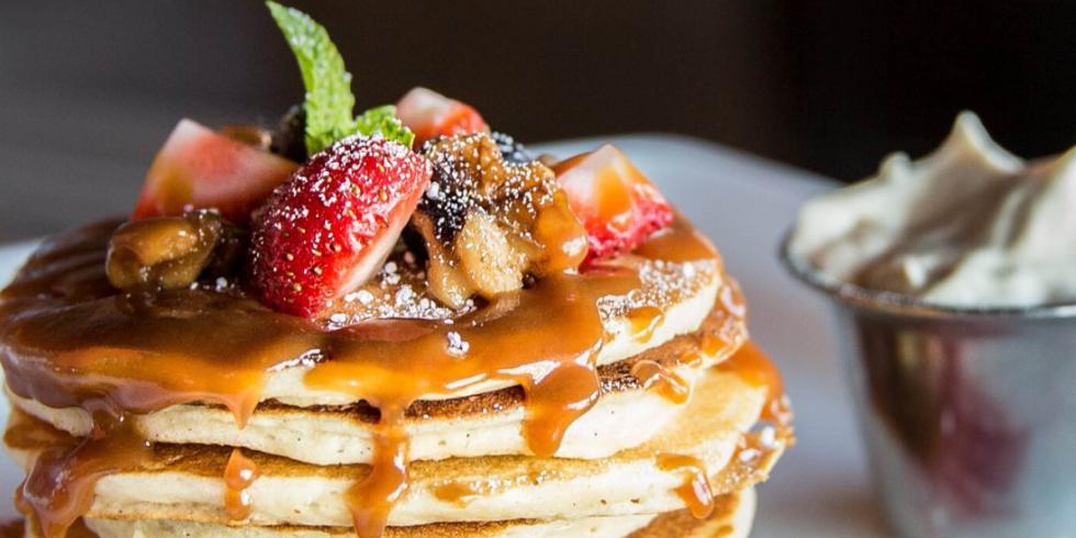 How to Make the Easiest Pancake Ever in Under 15 Minutes How to Make the Easiest Pancake Ever in Under 15 Minutes 