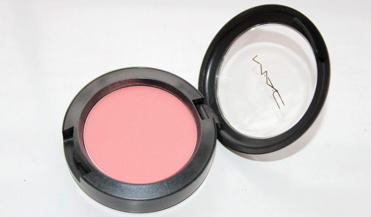 M.A.C Satin Powder Blush - Fleur Power, Rs.