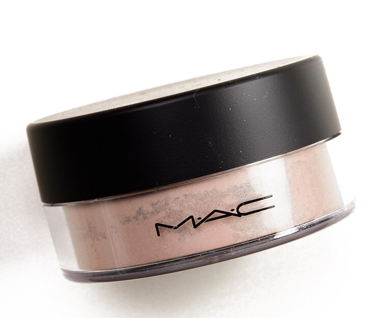 M.A.C Iridescent Powder/Loose - Silver Dusk, Rs. 2,181