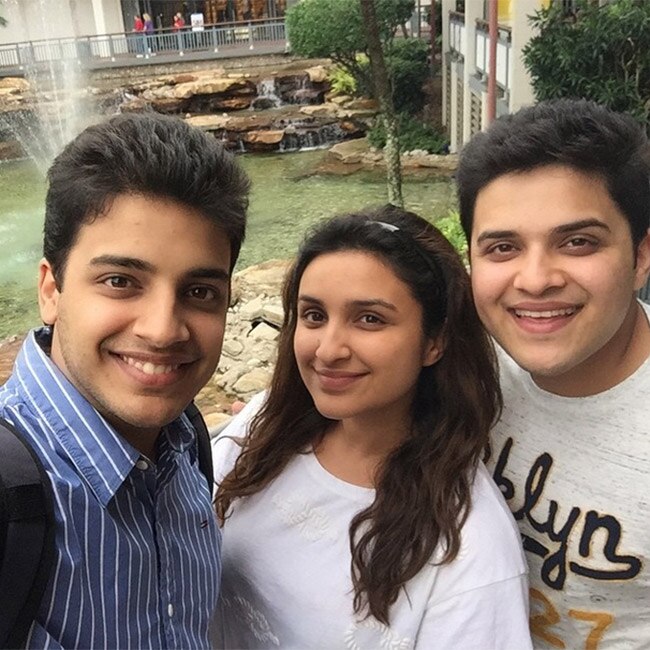 parineeti-chopra-with-brother-saraj-chopra-and-shivang-chopra-201608-1471438021.jpg