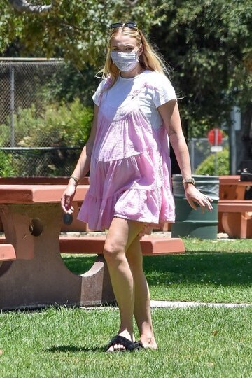 sophie20turners20maternity20wardrobe202.jpg