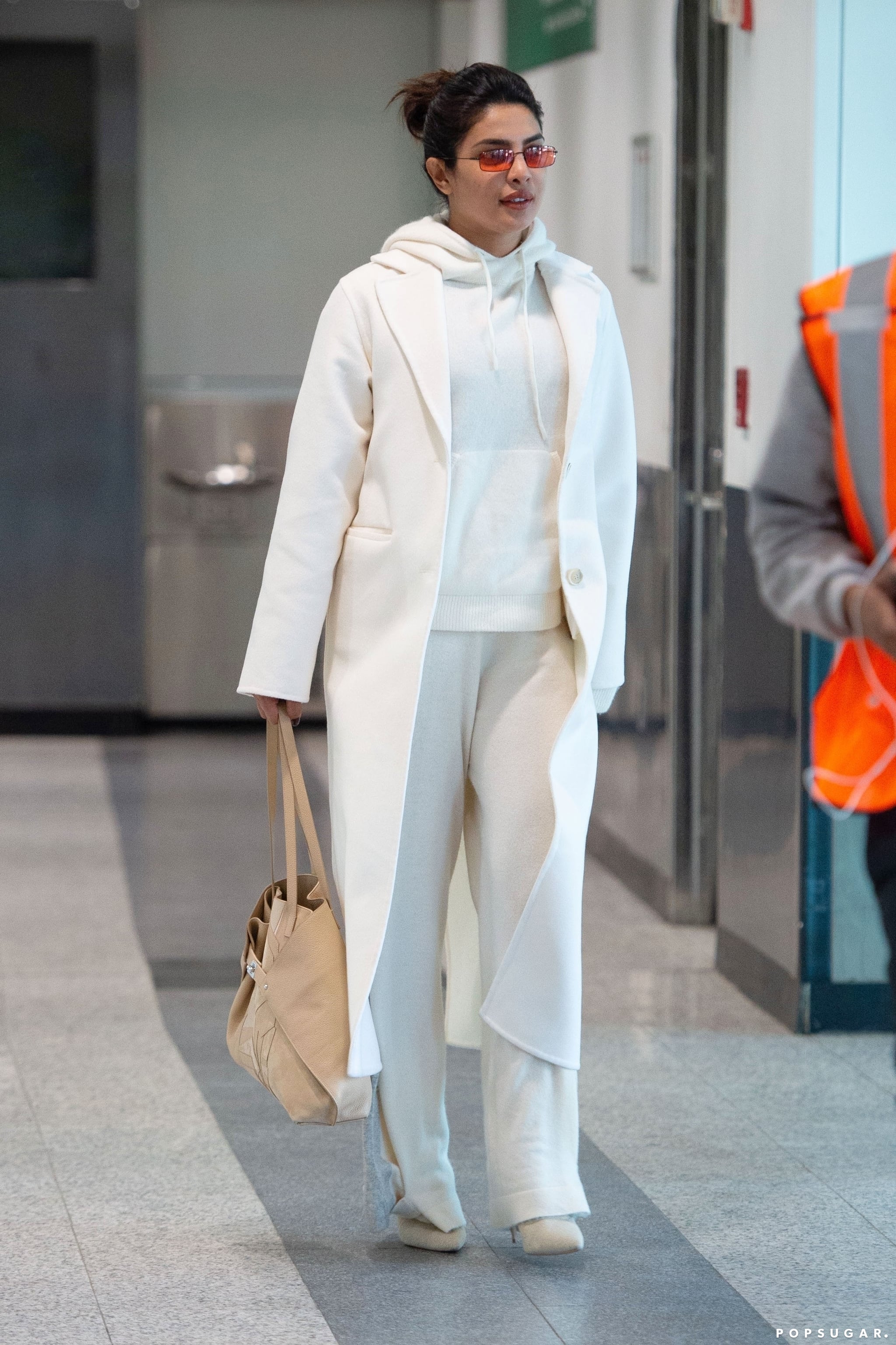 priyanka-chopra-white-sweatpants-airport-2019.jpg