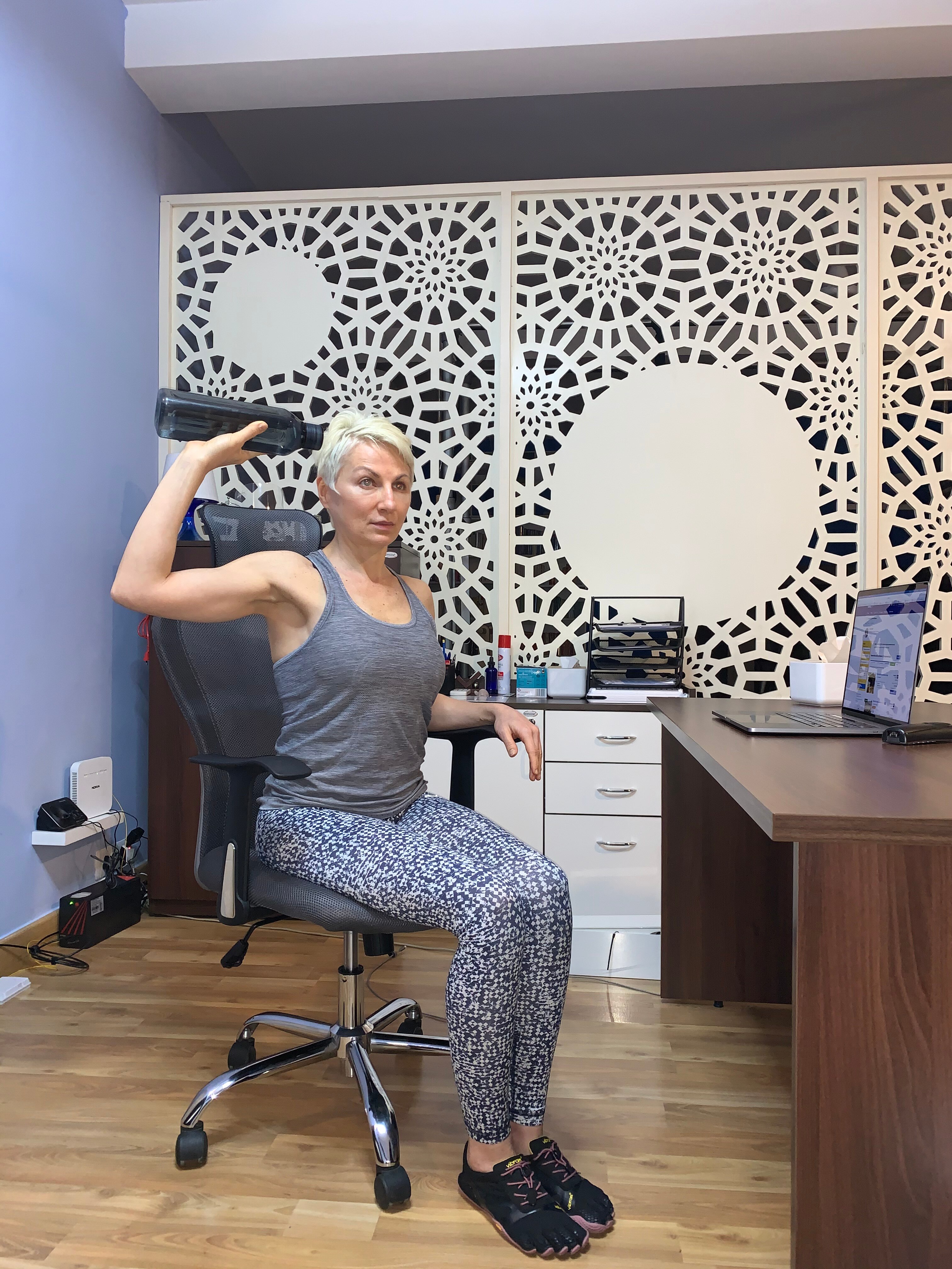 Shoulder press with a water