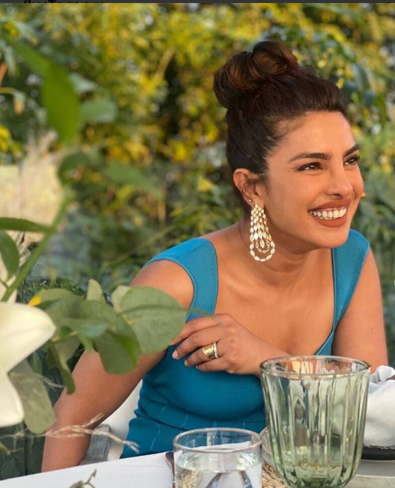 4. Swept-Up Hair 4. Swept-Up Hair