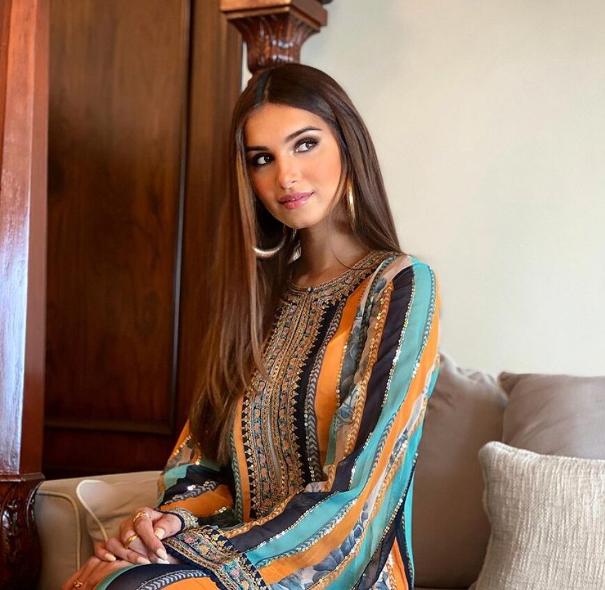 9. Sleek, Straight Hair 9. Sleek, Straight Hair