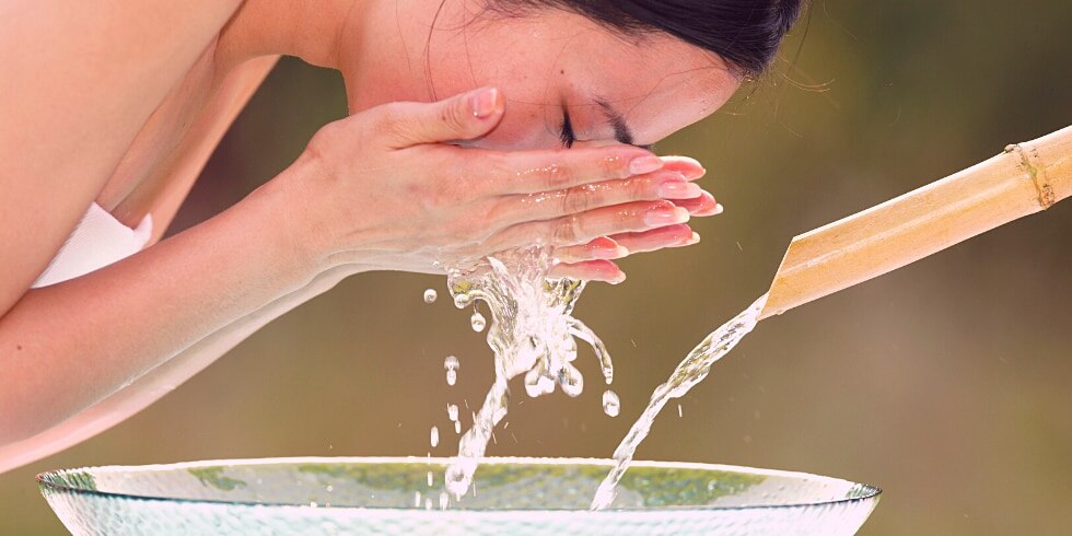 Maintain a Youthful Glow With These Anti-Ageing Face Cleansers