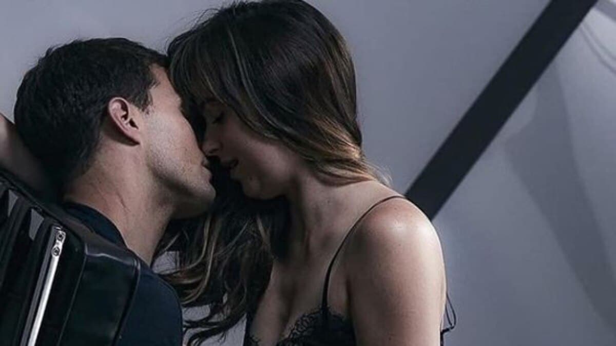 The pros, cons, and everything in between about period sex The pros, cons, and everything in between about period sex