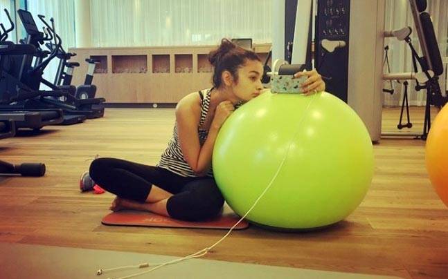 10 Simple Home Exercises That Will Help You Burn Major Calories 10 Simple Home Exercises That Will Help You Burn Major Calories