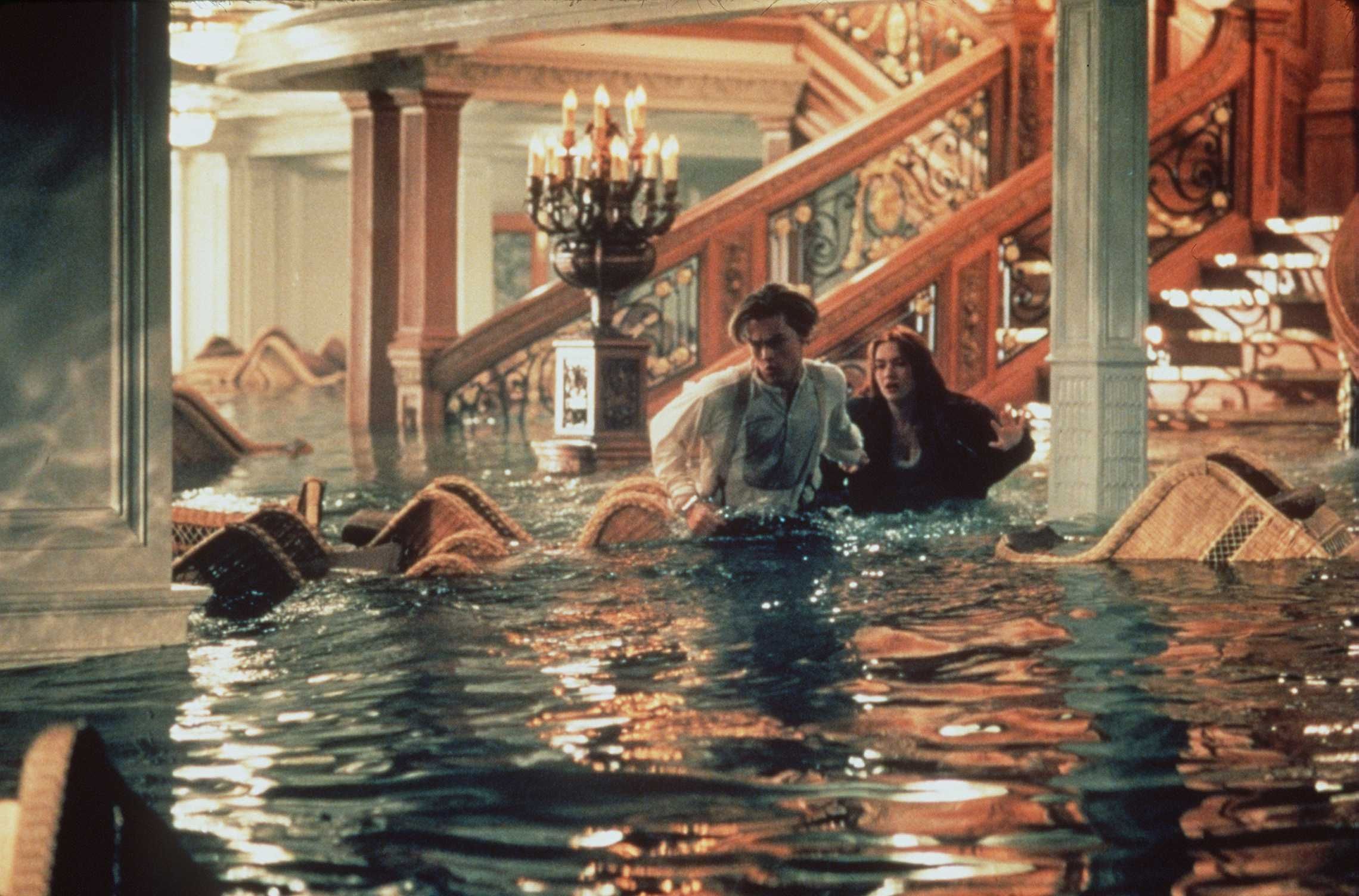 DiCaprio was often spotted with his pet lizard on set.