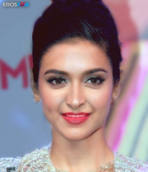 deepikapadukoneileanadcruzfacemerge652x4003_1441704111.jpg