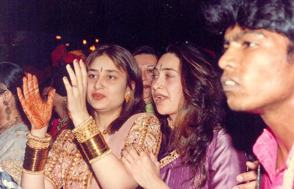 kareena-and-karisma-kapoor-rare-photos-12.jpg