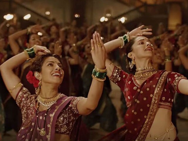 Someone Turned Deepika Padukone and Priyanka Chopra's Dance Into a Cooking Lesson....