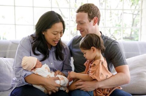Mark Zuckerberg Posted a Photo With His Newborn!!! Mark Zuckerberg Posted a Photo With His Newborn!!!
