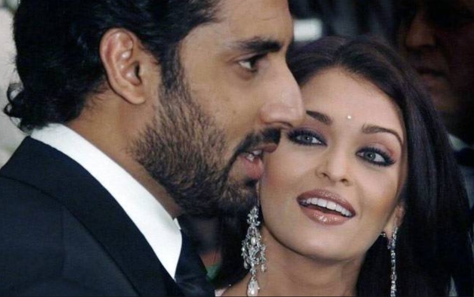 This Photo of Abhishek Bachchan Kissing Aishwarya Rai Is BEYOND Romantic!