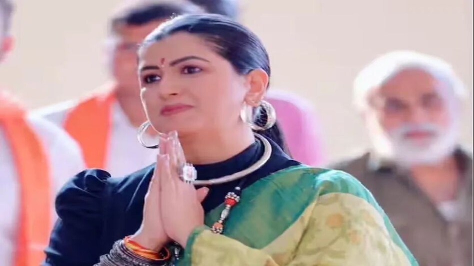 Kajal Hindustani Arrested : रामनवमी पर भड़काऊ भाषण देने वाली काजल हिन्दुस्तानी गिरफ्तार, भड़की थी हिंसा Kajal Hindustani Arrested : रामनवमी पर भड़काऊ भाषण देने वाली काजल हिन्दुस्तानी गिरफ्तार, भड़की थी ह...