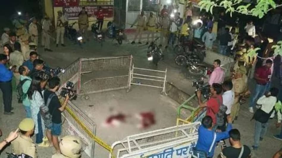 अतीक मर्डर केस में बड़ा एक्शन, थाना प्रभारी समेत 5 पुलिस वाले सस्पेंड अतीक मर्डर केस में बड़ा एक्शन, थाना प्रभारी समेत 5 पुलिस वाले सस्पेंड